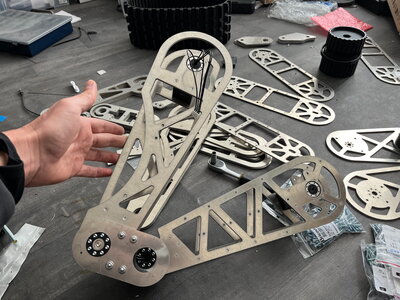 Pièces aluminium découpées pour les membres articulés