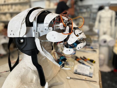 Mécanisme animatronique du masque avec servomoteurs