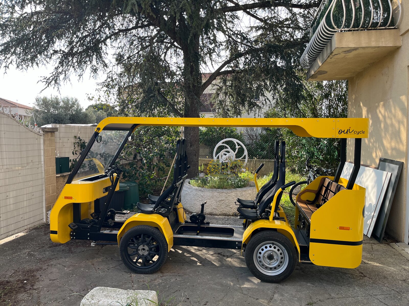 Véhicule Ouicycle complet - vélo-bus électrique jaune multi-passagers